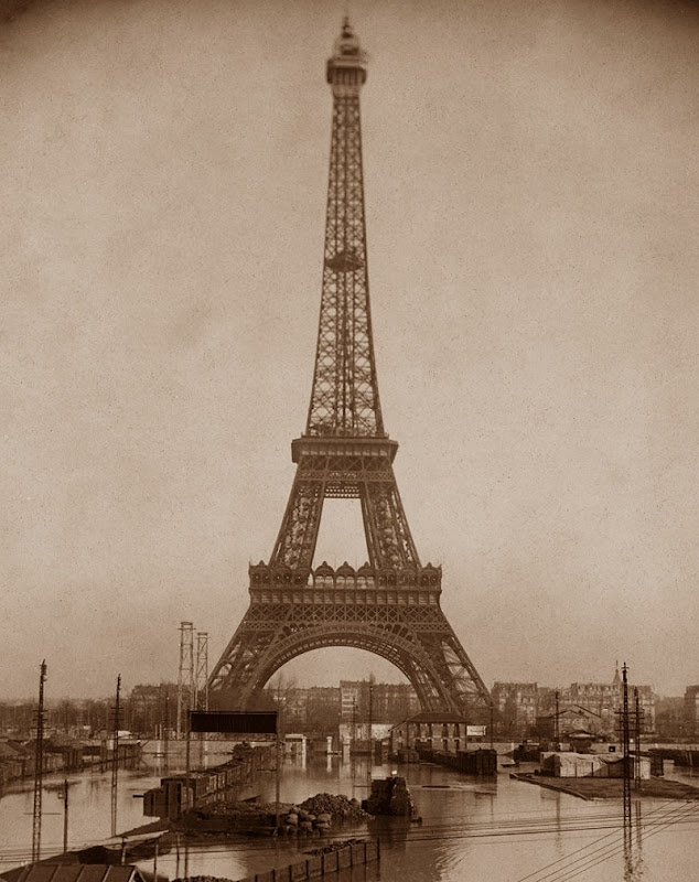 Torre_Eiffel_1910