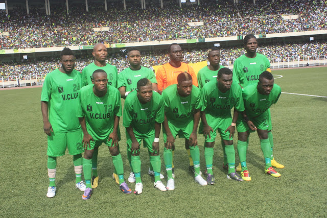 L'équipe de l'AS V Club de Kinshasa lors du match contre le Coton sport du Cameroune. Radio Okapi / Photo John Bompengo