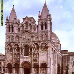 17 - Fachada de la Catedral de Angulema
