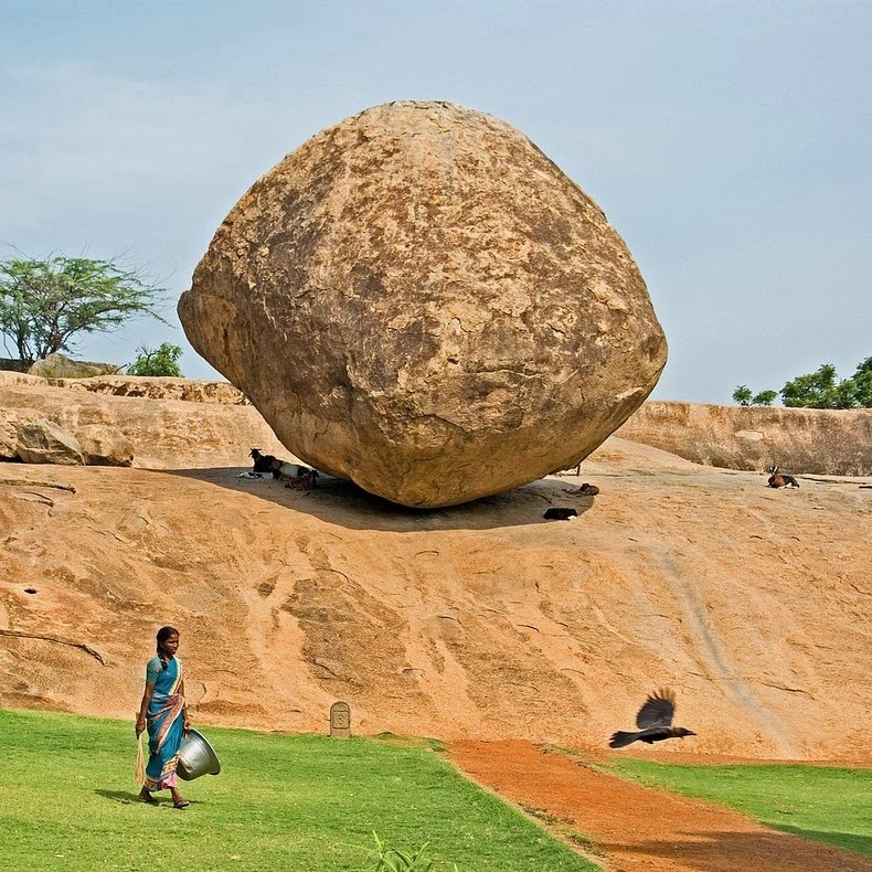 Krishna butter ball natural boulder in Mahabalipuram Mamallapuram near  Chennai, Tamil Nadu, South India, India, Asia. UNESCO World Heritage Site  Stock Photo - Alamy