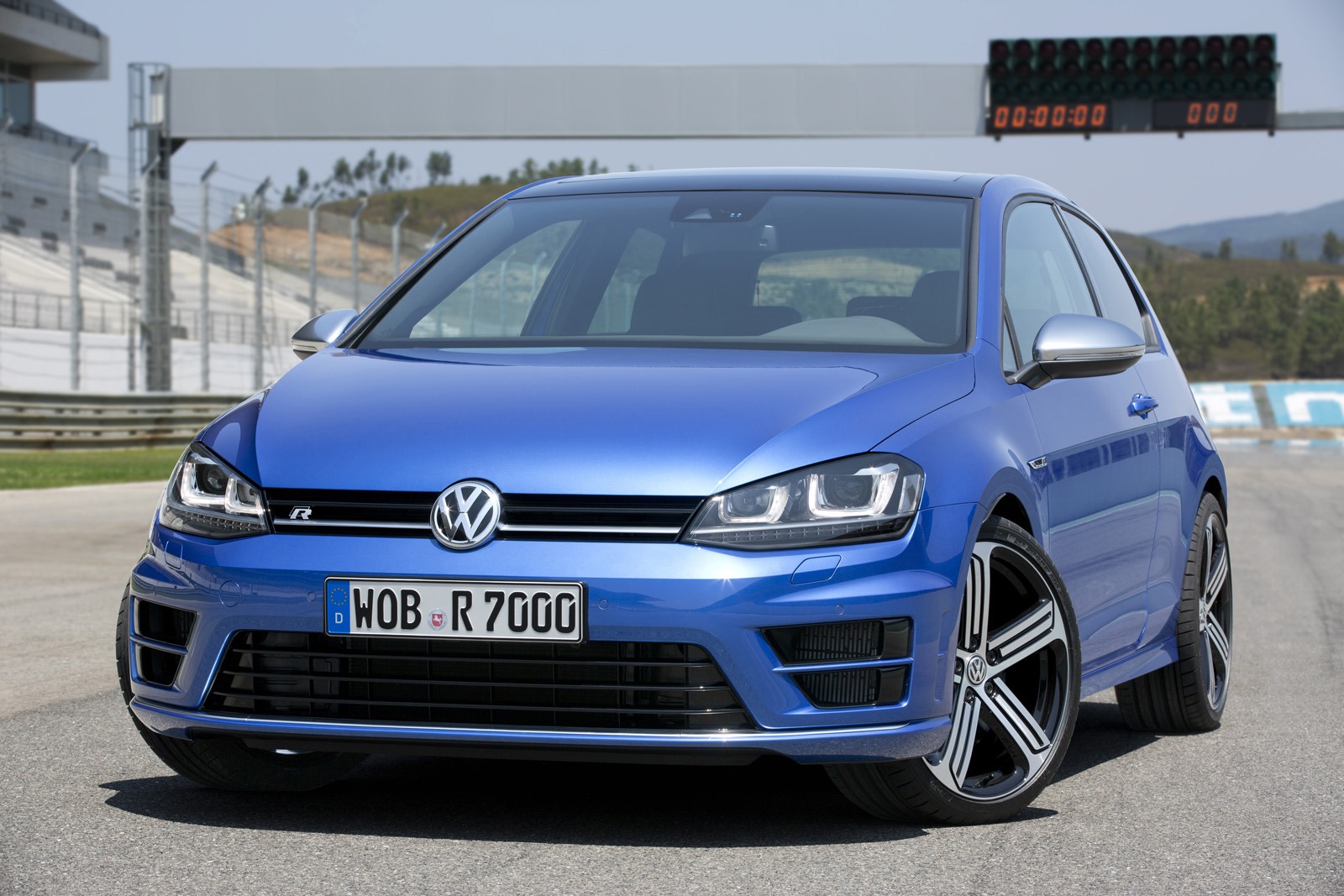 [2015-VW-Golf-R-83.jpg]