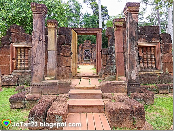 bantay-srei-siem-reap-cambodia (2)