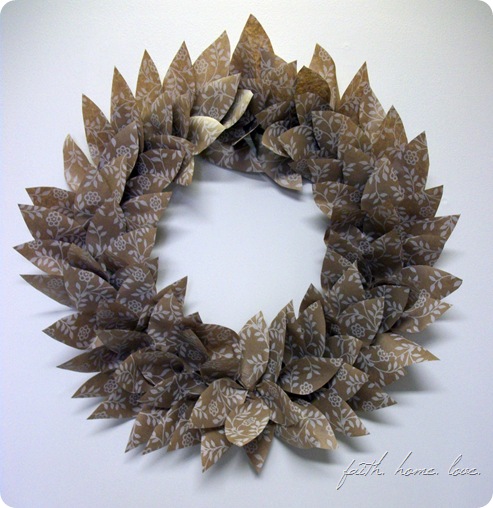wrappingpaperwreath1