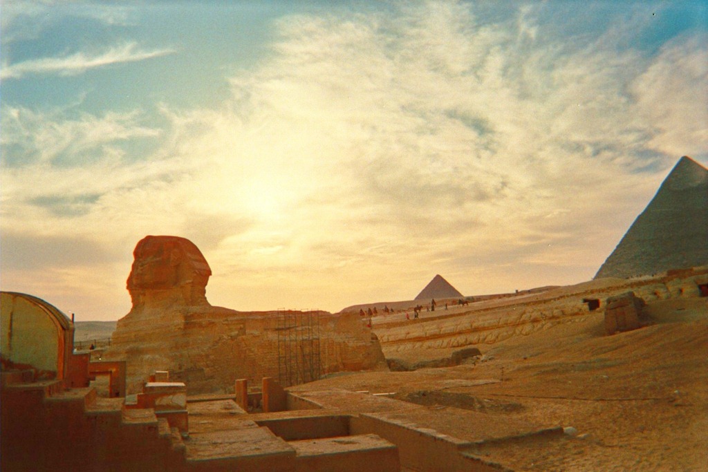 [sphinx-and-pyramids-at-sunset%255B5%255D.jpg]