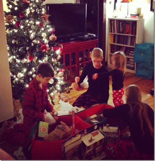 December Nights:10 Solemn Sayer Christmas Traditions.