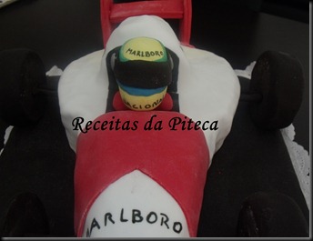 Bolo de aniversário Carro de Formula 1 (Vegan)- condutor