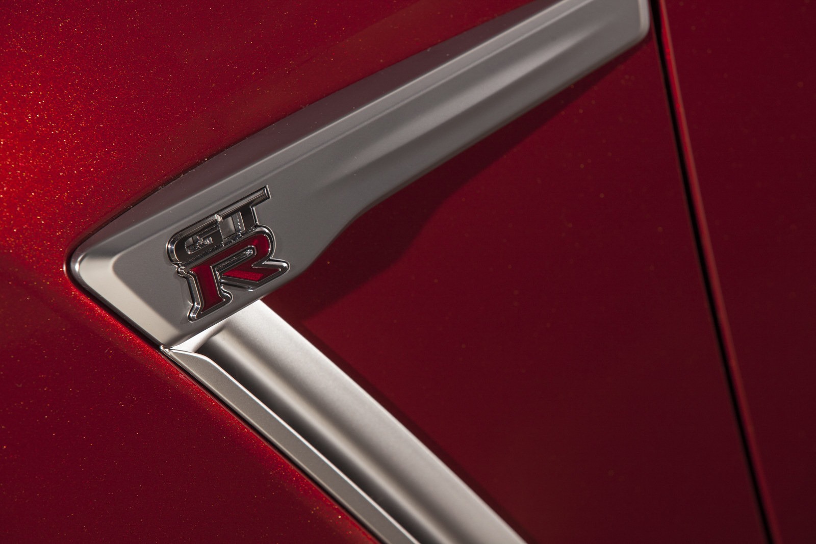 [2015-Nissan-GT-R-14%255B2%255D.jpg]