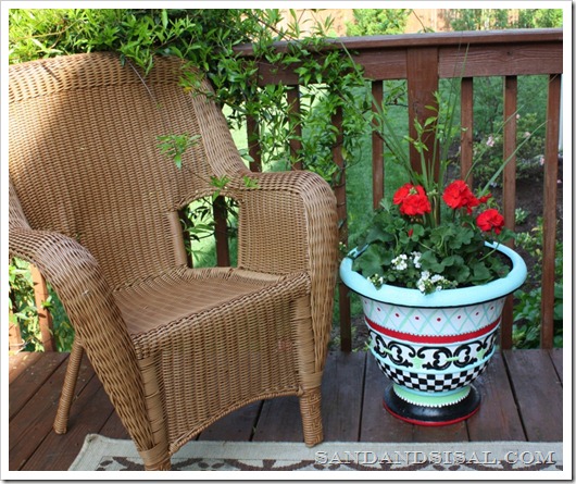 chair and planter (800x624)