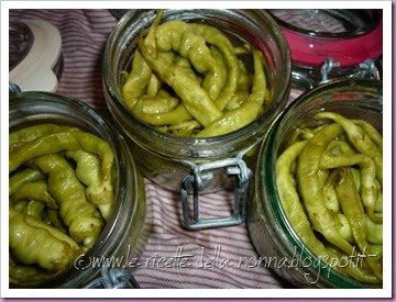 Peperoncini sigaretta in agrodolce