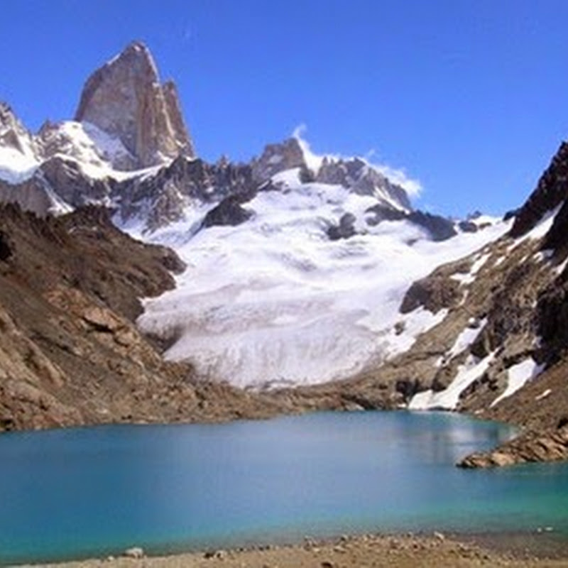 The Fitz Roy is famous of impossible to huge rock walls covered with ice floes.
