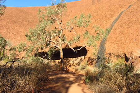 Imagini Uluru: Mala walk pesteri si formatiuni de stanci
