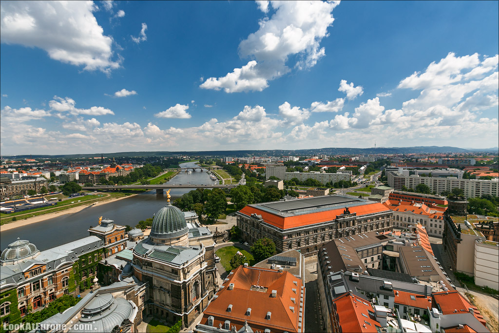 Эльба и здание дрезденской галлереи искусств