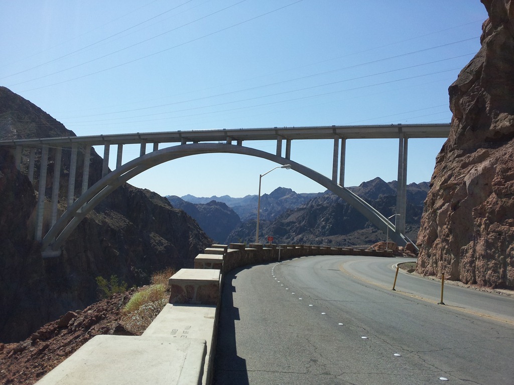 [New-bridge-at-Hoover-Dam-34.jpg]