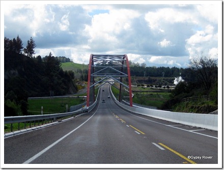 New bridge on the bypassing Lake Taupo (we will go there on the way south)