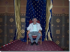 2011.07.24-008 Didier dans la salle des états généraux