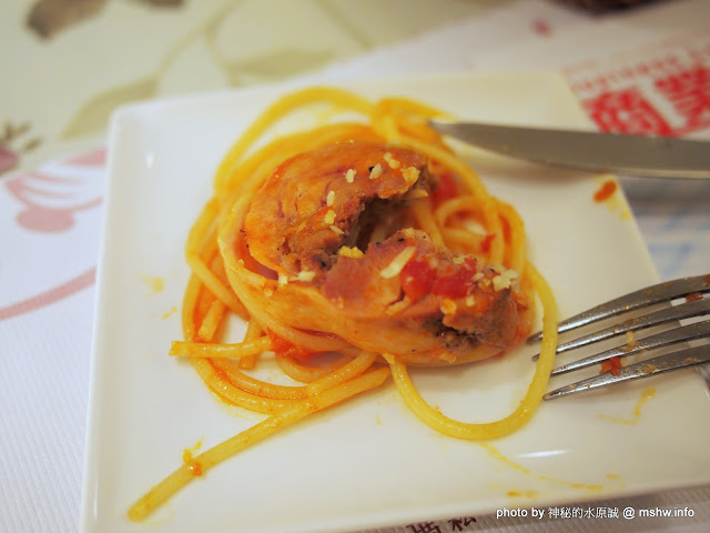 【食記】溫馨小巧的空間與口感獨特的聖代鬆餅! ~ 台北大安"LadyAmma艾瑪鬆餅屋"忠孝店 下午茶 冰淇淋 區域 午餐 台北市 大安區 晚餐 燉飯 甜點 義式 蛋糕 輕食 飲食/食記/吃吃喝喝 