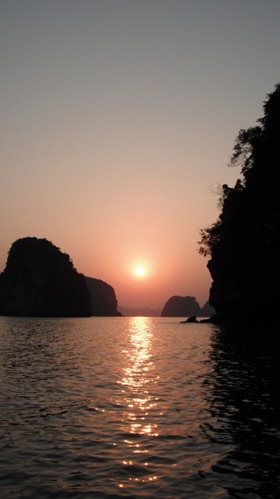 Pôr do sol em Halong Bay