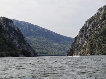 Croaziera pe Dunare: Intrarea in Cazane
