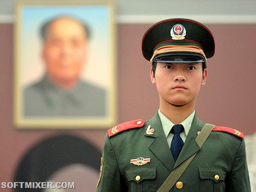 [640px-Chinese_soldier_on_Tienanmen_Square%255B9%255D.jpg]