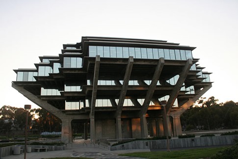 54. UCSD Geisel Library (San Diego, California, EE.UU.)