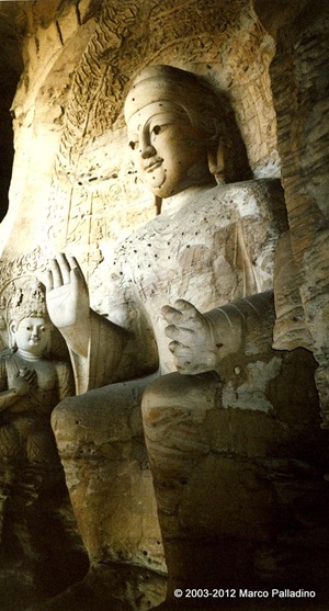 buddha gigante nelle grotte di yungang