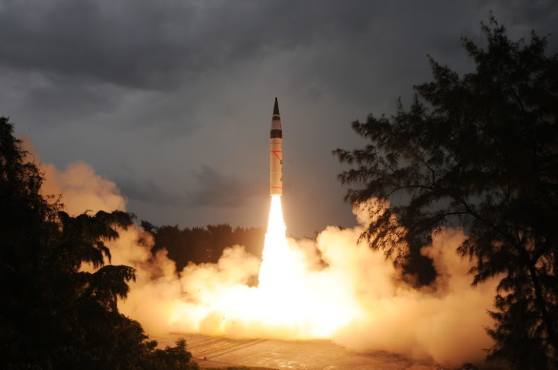 Agni-5-Ballistic-Missile-DRDO-India-04-R