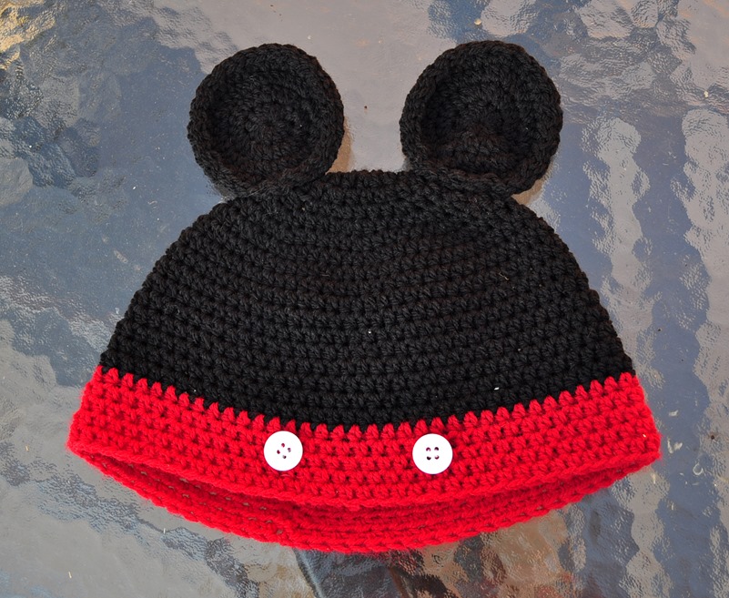 Mickey mouse hat fashion blogger2