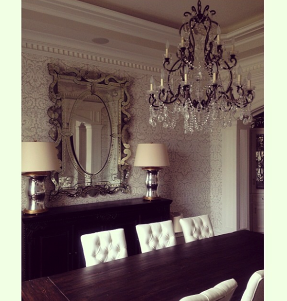 Paloma Contreras Design | Glamorous Dining Room | Venetian Mirror | Farrow & Ball Wallpaper | Visual Comfort Mercury Glass Lamps | Ralph Lauren Adrianna Chandelier