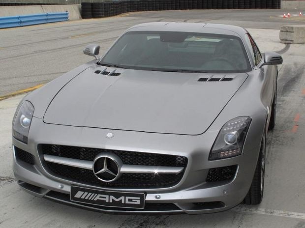 [2011-Mercedes-Benz-SLS-AMG%255B1%255D.jpg]