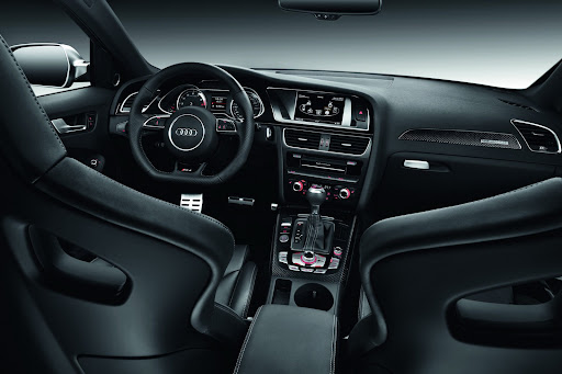 2013-Audi-RS4-Avant-16.jpg
