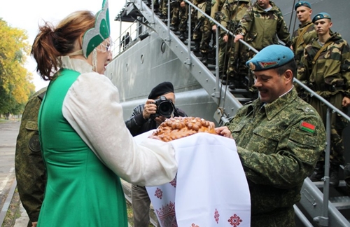 "Запад-2013": Белорусские военные во время перехода в Балтийск на российских БДК
