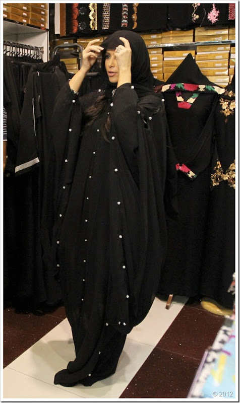 Kim Kardishan Wearing Abaya In Dubai4