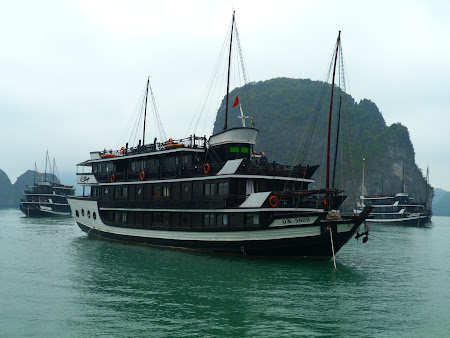 Croaziera Halong Bay: Bhaya Cruise