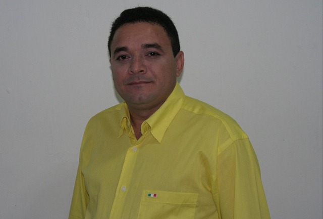 [BIBIANO%2520SOBRE%2520COMANDO%2520SA%25C3%259ADE%255B3%255D.jpg]