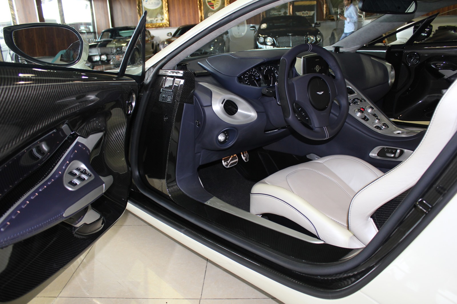 [Aston-Martin-One-77-18%255B3%255D.jpg]