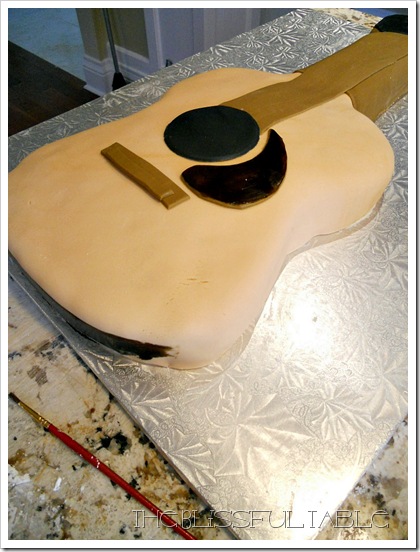 acoustic guitar cake 006a
