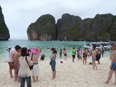 Plaja Thailanda: Turisti la Phi Phi