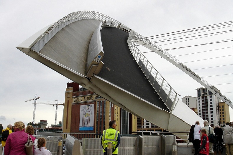 gateshead-millennium-bridge-10