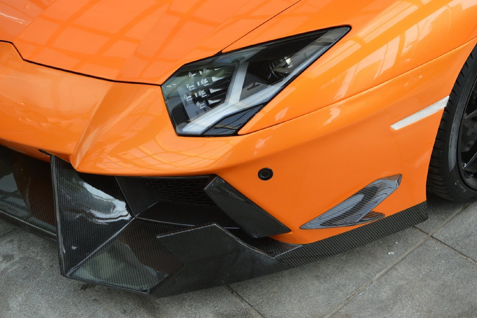 [DMC-Lamborghini-Aventador-SV-Roadster-3%255B2%255D.jpg]