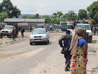 Une vue de l’avenue Landu le 7/12/2011 dans la commune de Bumbu à Kinshasa, après la dispersion des manifestants par la police. Radio Okapi/ Ph. John Bompengo