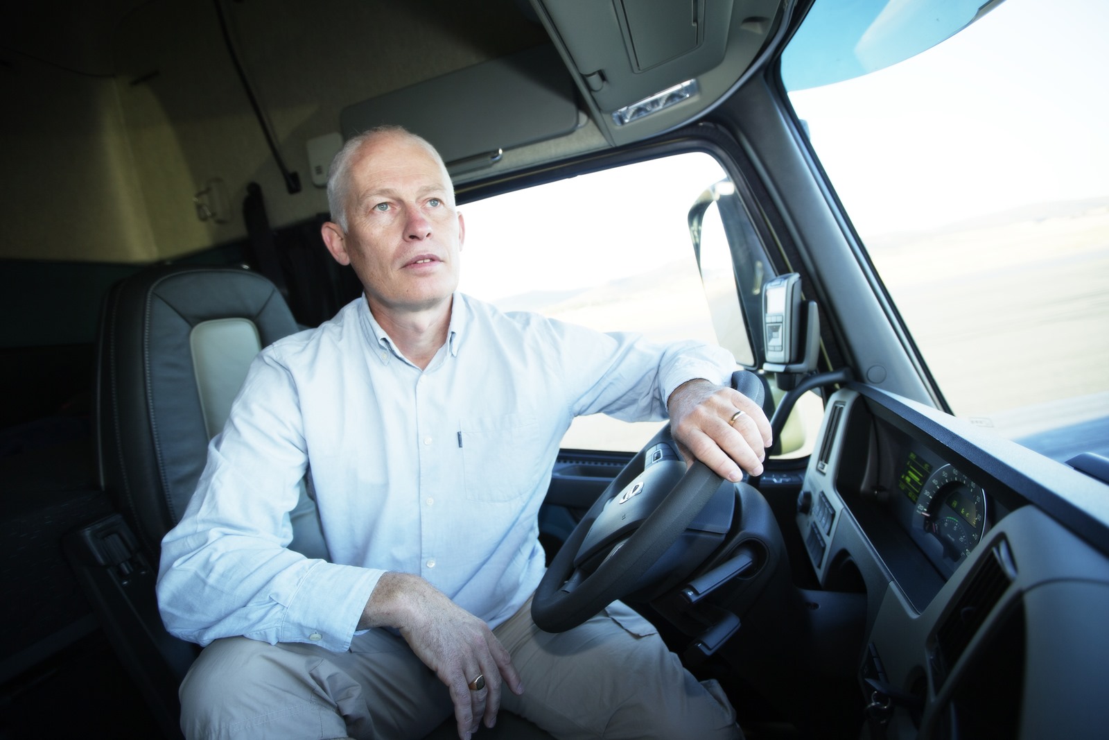 [Volvo-Trucks-Epic-Split-Van-Damme-7%255B3%255D.jpg]