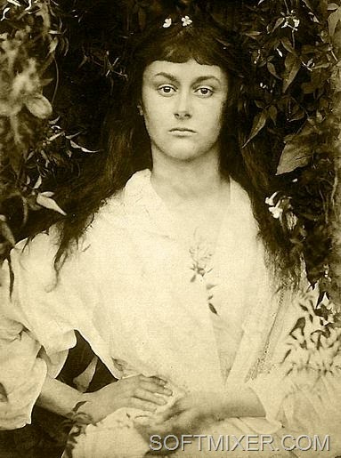 [Alice_Liddell_as_a_young_woman7.jpg]