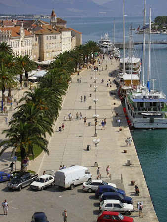 Obietive turistice Trogir: promenada de la malul Marii Adriatice