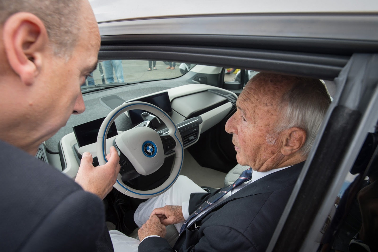 [BMW-i3-5%255B2%255D.jpg]