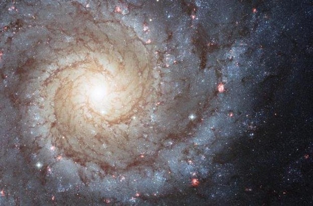 Científicos captan la evolución de una galaxia espiral a una elíptica