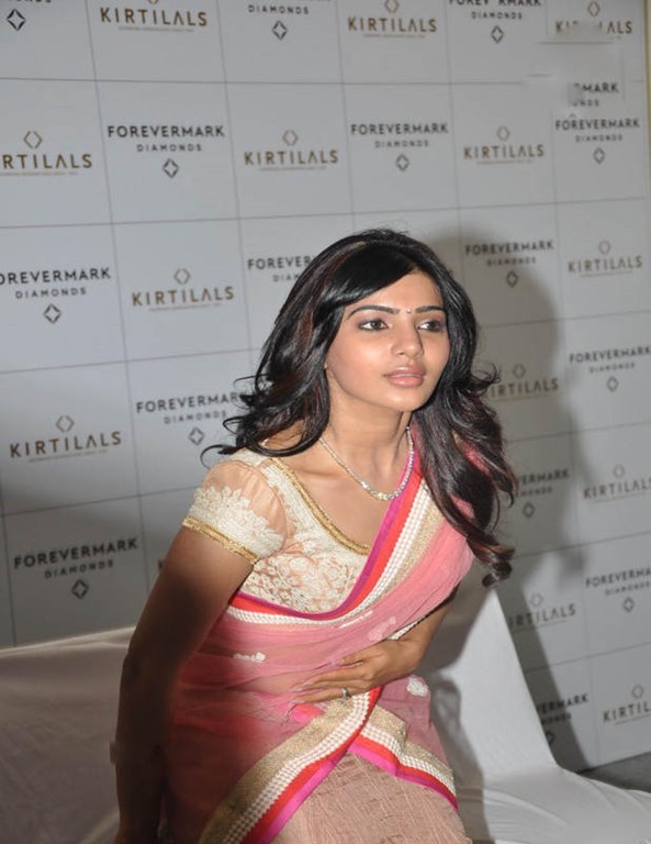 [samantha_hot-navel_in_saree_stills%2520%25285%2529%255B4%255D.jpg]