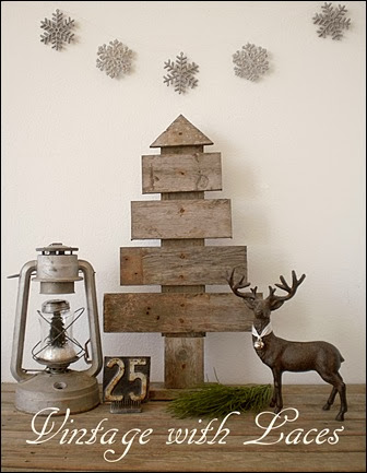 Pallet Wood Christmas Tree by Vintage with Laces