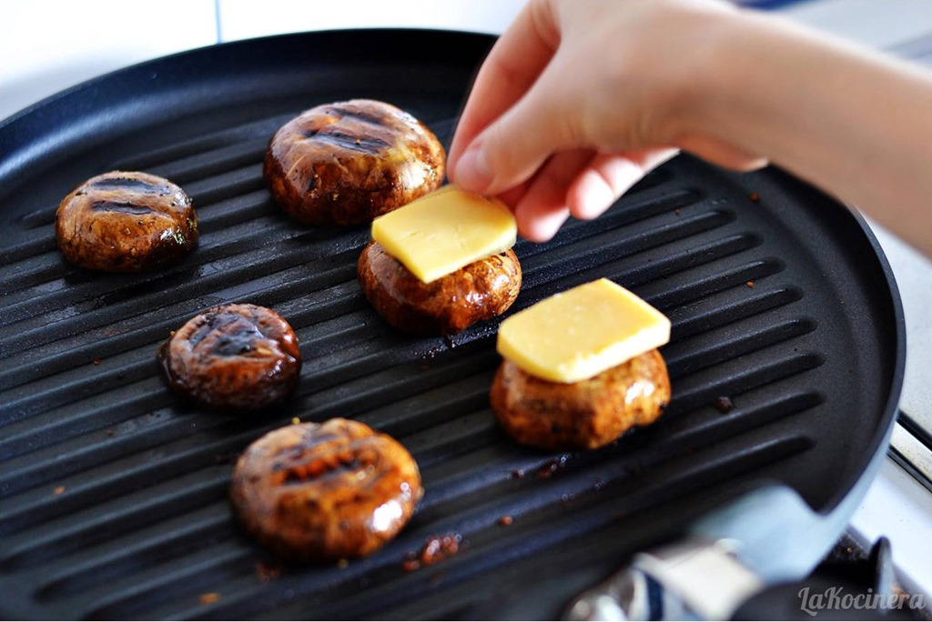 [gouda-grilling-mushrooms5.jpg]