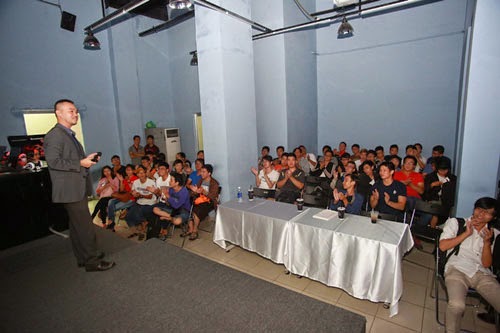 Võ Ngọc Diên - Giám đốc ngành hàng tiêu dùng Lenovo phát biểu.jpg