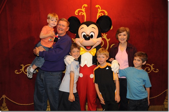 2012-11  Family & Mickey  41687690259